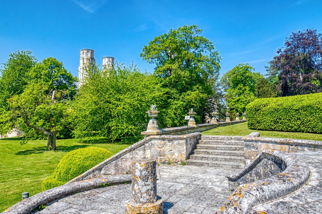 hdr abdij van Jumieges abbaye ruine religie religion rooms katholiek kerkfotografie kerk basiliek kathedraal Jumièges erfgoed christus maria